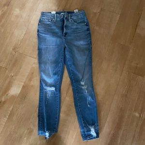 NWOT Good American high rise distressed jeans